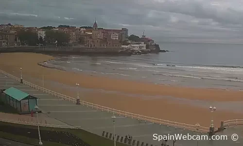 Playa de San Lorenzo in Gijón